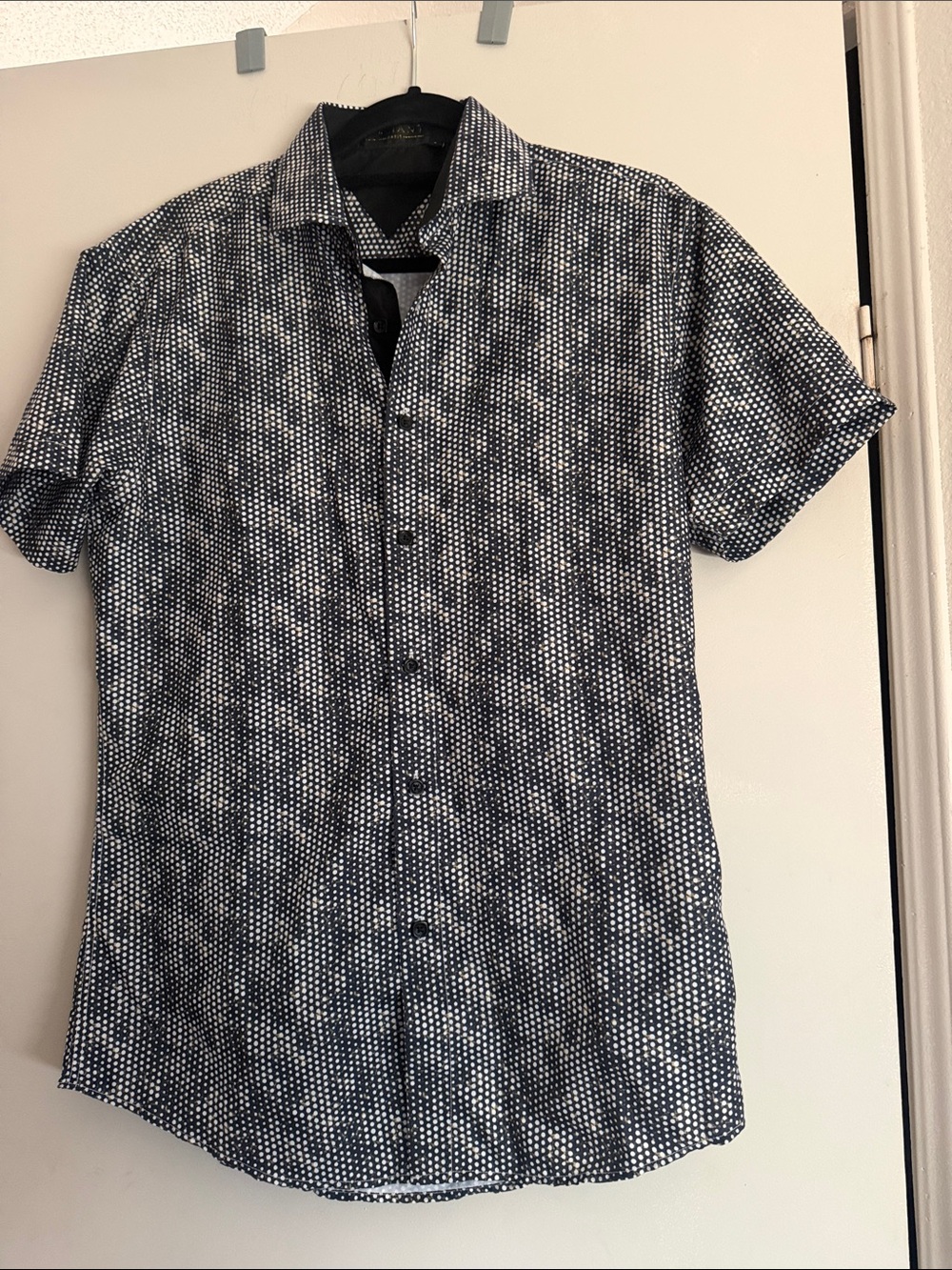 Valiant Paris Men's Geometric Print Short Sleeve Button Up Shirt.